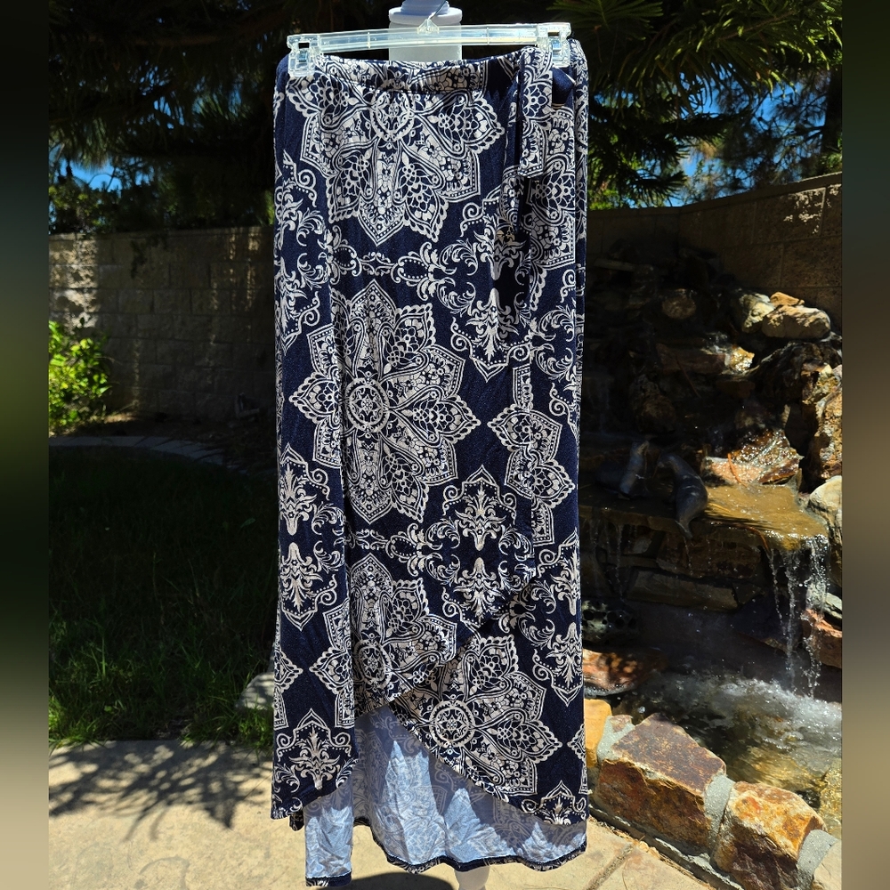 NWOT Loveappella Navy and Cream Mandala Midi Skirt